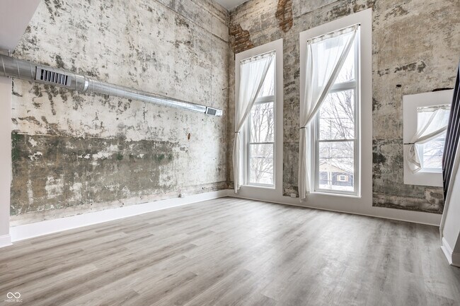 Building Photo - 108 W Main St