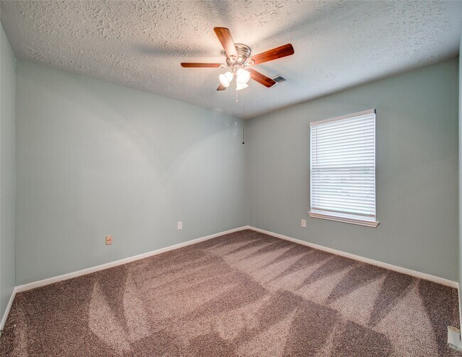 Building Photo - 7114 Buchanan Dr