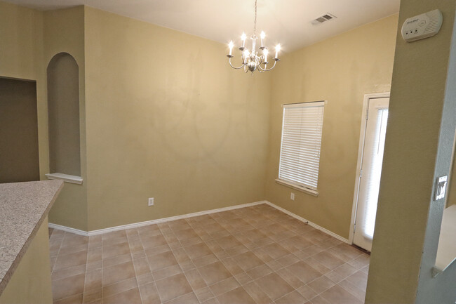 Building Photo - 1000 Warbler Ln