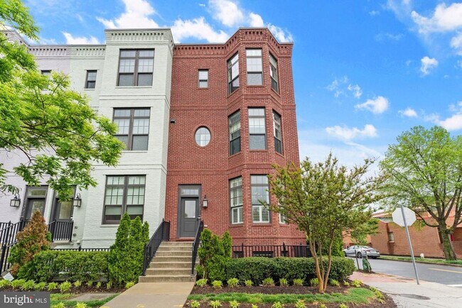 Building Photo - 783 Morton St NW