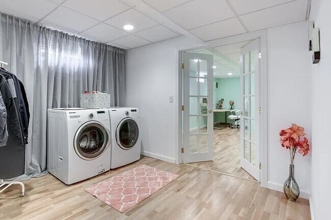 Building Photo - 144 Bucknam St