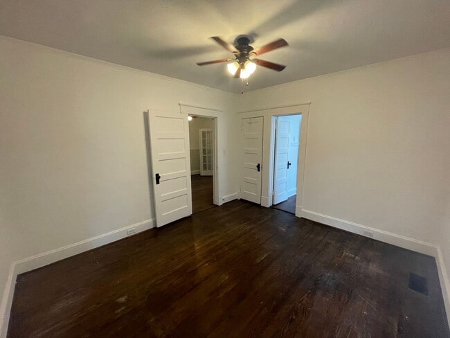 Building Photo - Historic Downtown Wilmington Cottage