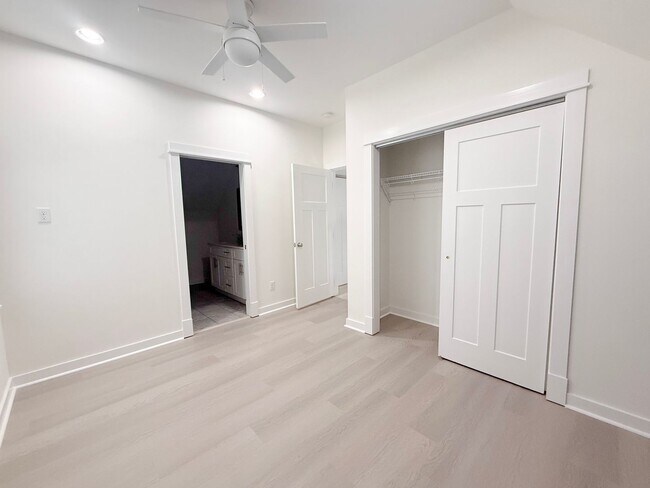 Building Photo - Pet-Friendly 3-Bedroom Home with Bright, Airy Coastal Style