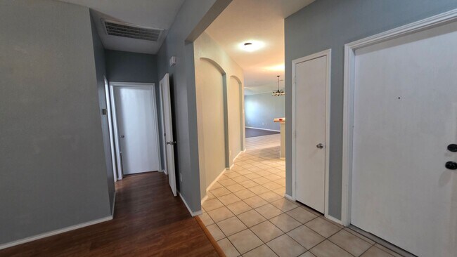 Building Photo - 5820 Show Master Ln