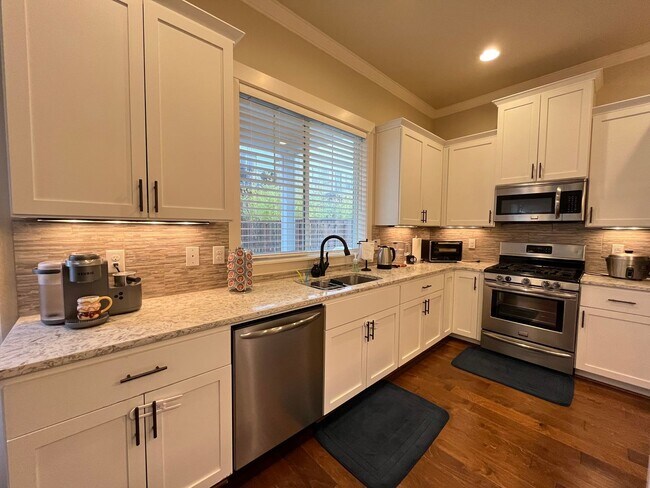 Building Photo - Beautiful Beaverton 3 Bedroom 2.5 Bathroom ~ Home In River Terrace w/ Level 2 EV Charger in Garage!