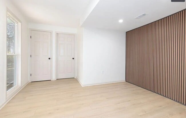 Building Photo - Spacious and Elegant 4 BR 3.5 BA Home in Olathe!