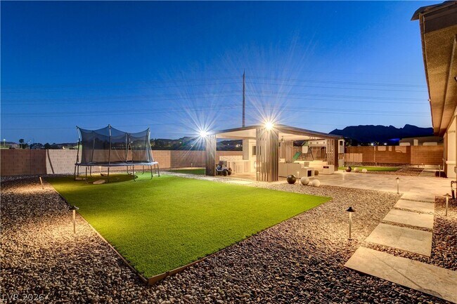 Building Photo - 8477 Wolf Mountain Ct