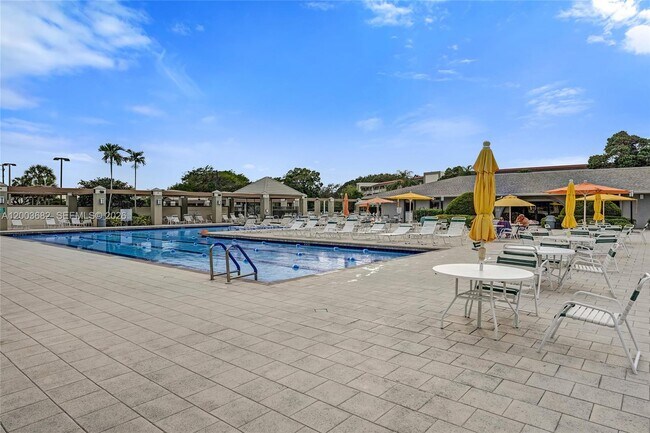 Building Photo - 3001 Portofino Isle