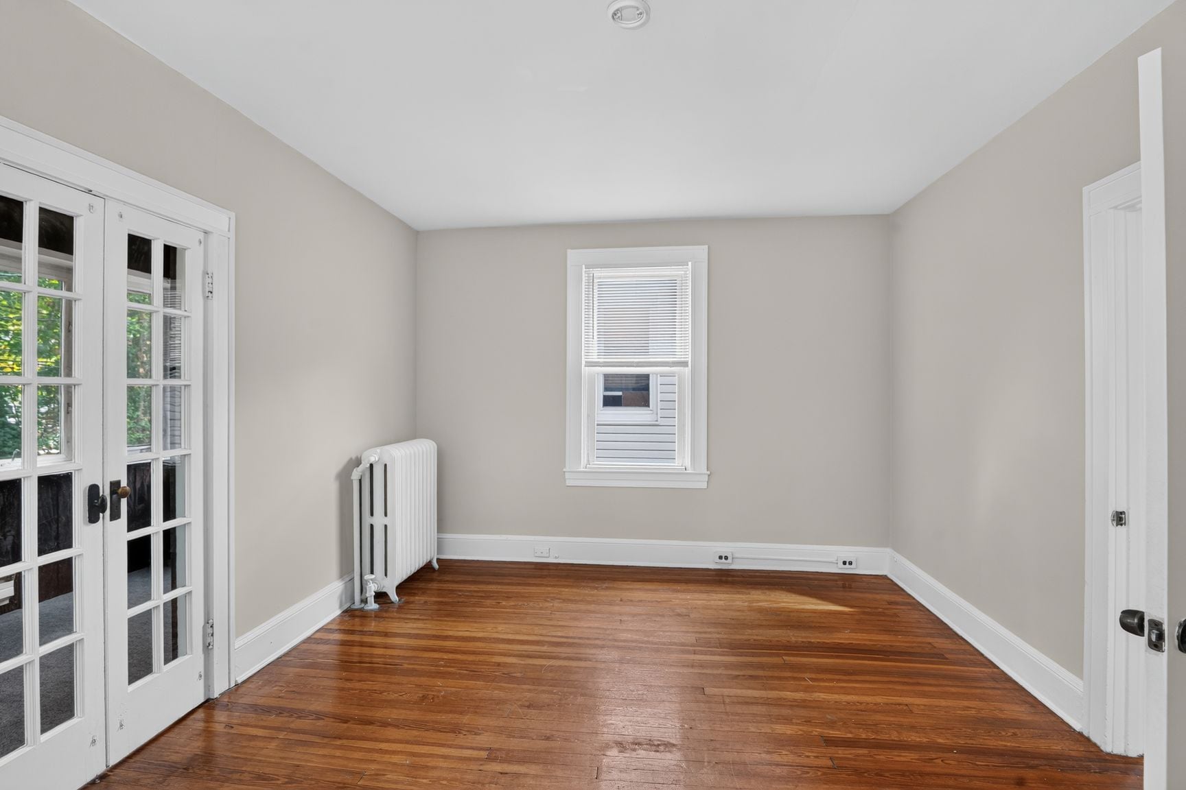 Building Photo - 421 Charter Oak Ave