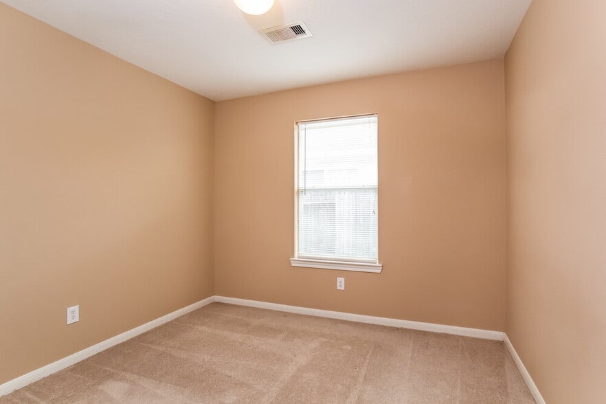 Building Photo - 10743 Jordan Heights Dr