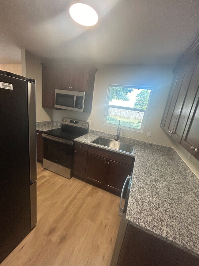 Building Photo - "Charming 4-Bedroom Retreat with Granite T...