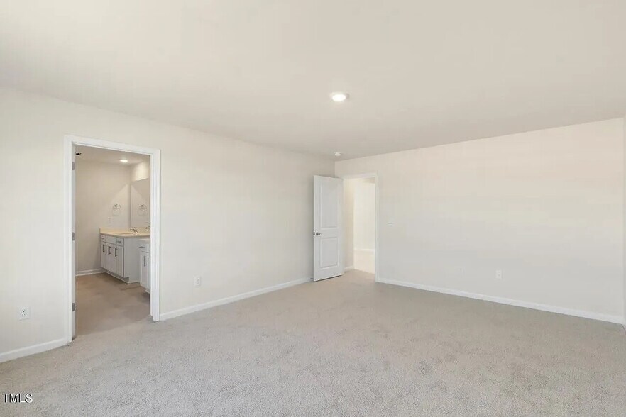 Building Photo - Room in House on Moore Crk Dr