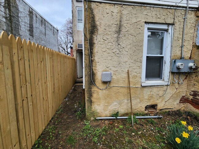 Building Photo - 3114 W Gordon St