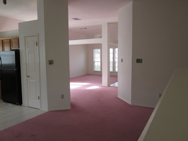 Building Photo - 3 Bedroom 2 Bathroom Home-Georgetown