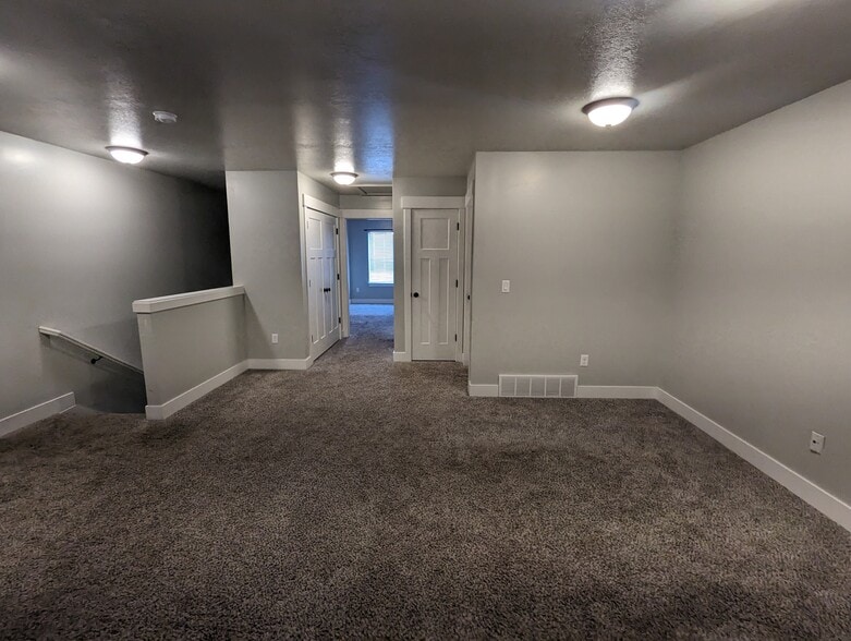 Building Photo - 275 E 1725 N