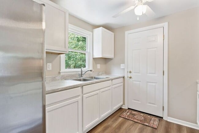 Building Photo - 47481 Southampton Dr