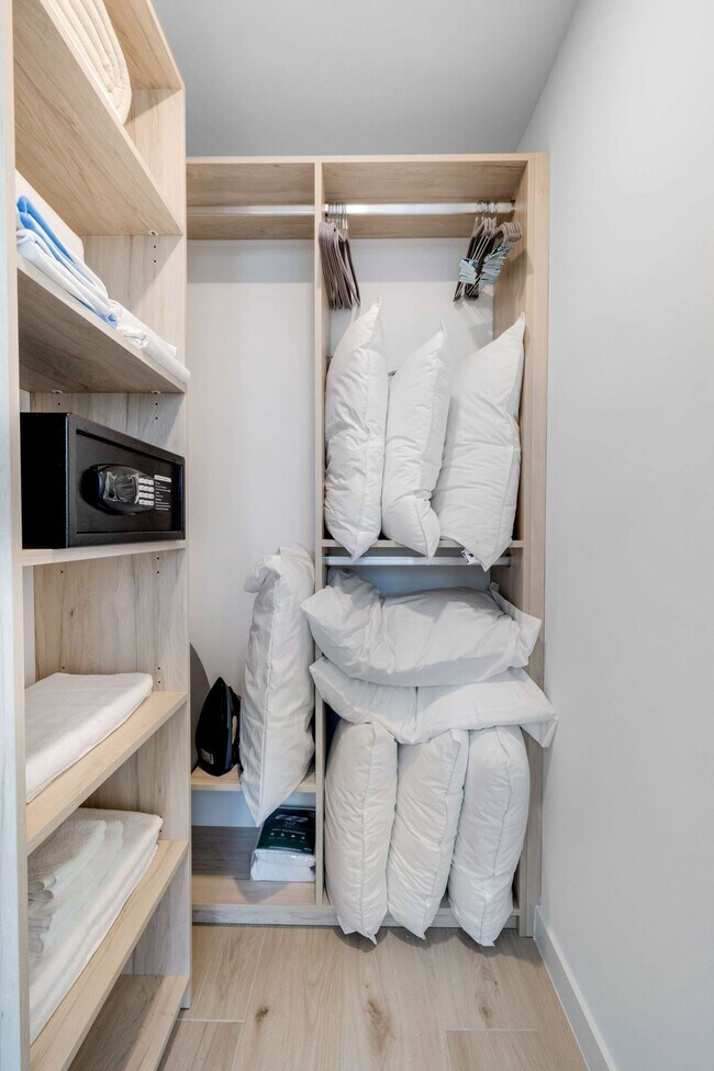 Building Photo - 225 N Miami Ave