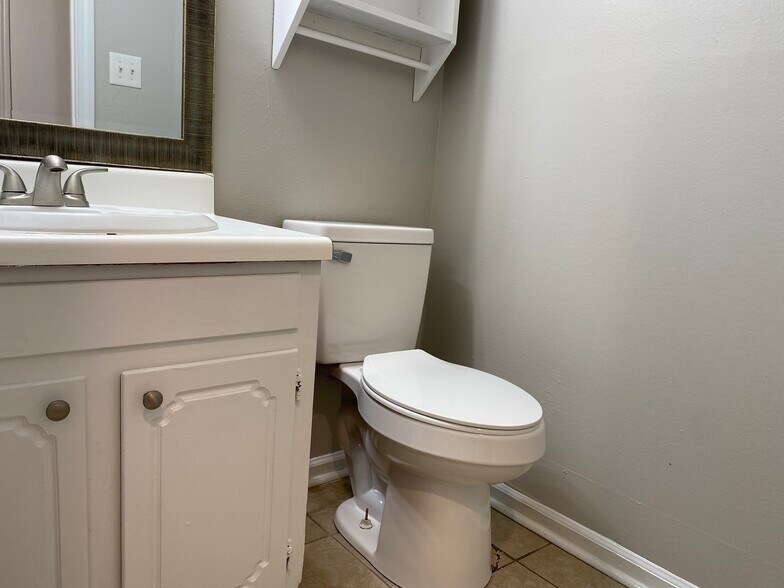 Building Photo - 2000 N Royal St