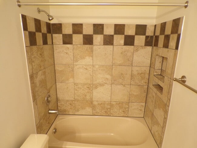 Building Photo - Nice 3 Bedroom 2 Bathroom House In South C...