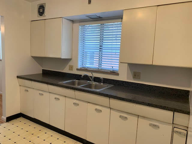 Building Photo - 3434 Linwood Ave