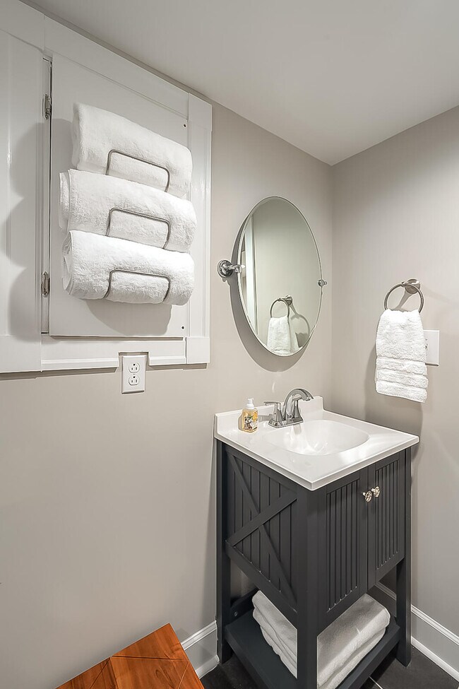 Building Photo - 612 Shelby St