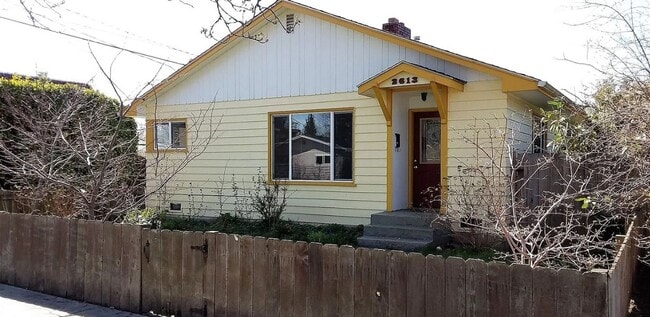 Primary Photo - Charming 2 bedroom/1 bath Walking distance...