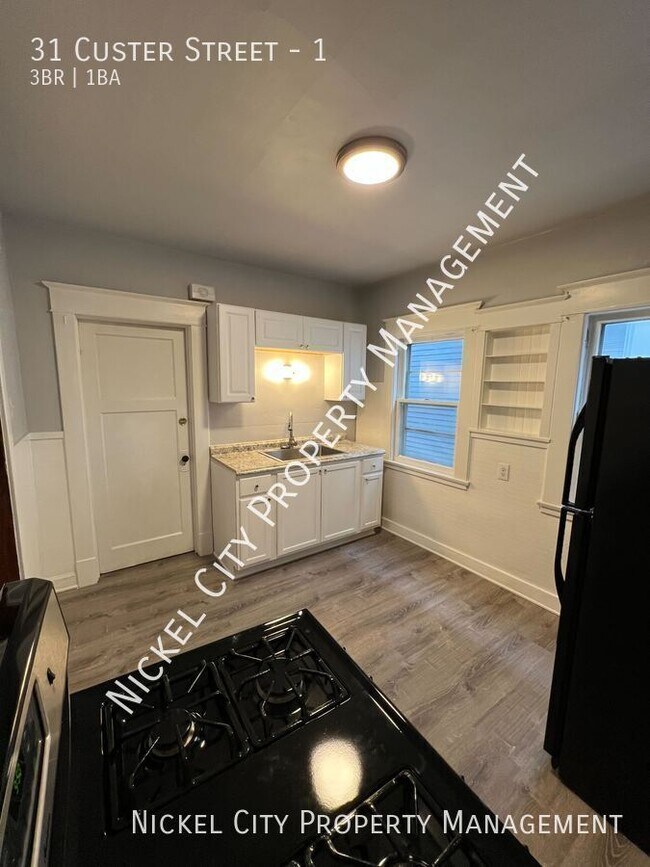 Building Photo - 31 Custer St