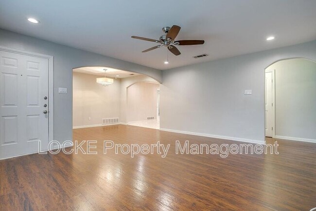 Building Photo - 902 Churchill Rd