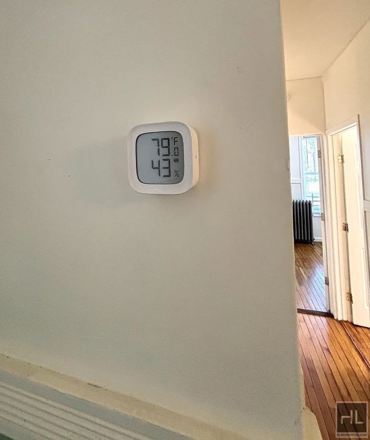 Building Photo - 3BR 1BA Top Floor Brick Townhouse w/ Commu...