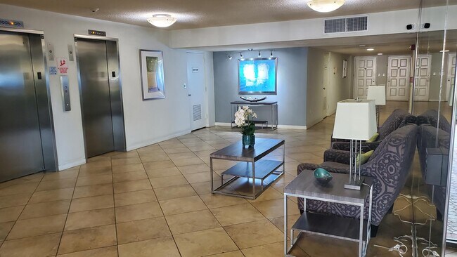 Building Photo - 3800 Oaks Clubhouse Dr