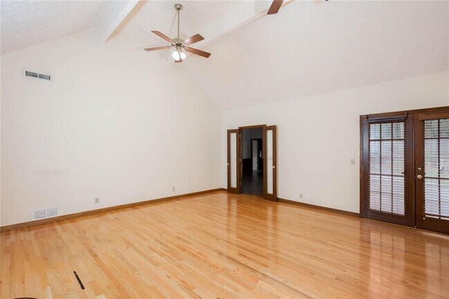 Building Photo - 179 Lakeside Dr NW