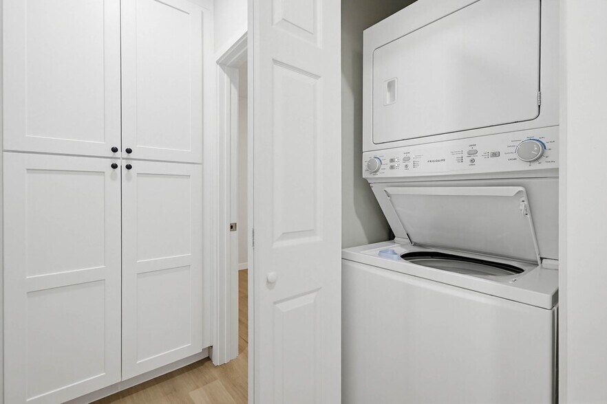 Building Photo - 8120 Melrose Ln