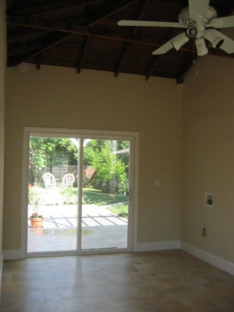 Den - 5726 Encino Ave