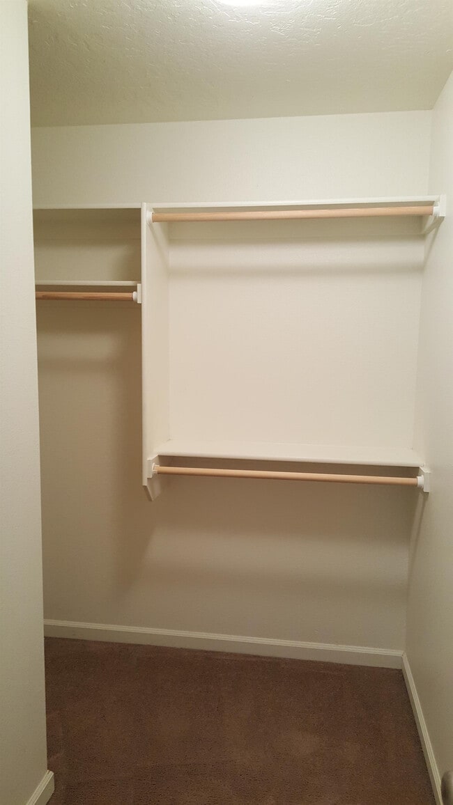 Building Photo - 400 Par Ave