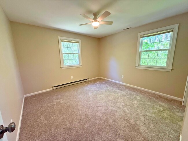 Building Photo - 37 Carriage Dr