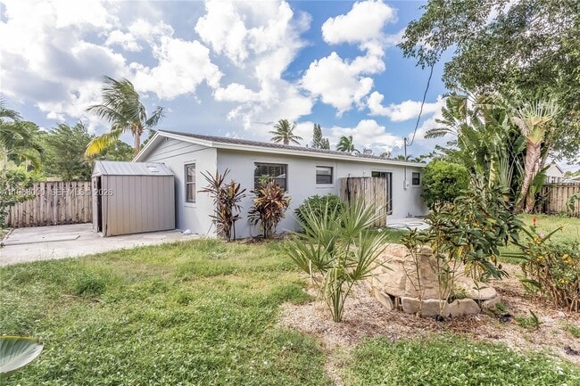 Building Photo - 848 Arlington Dr