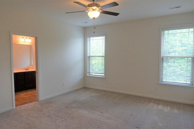 Building Photo - 153 Bur Oak Dr