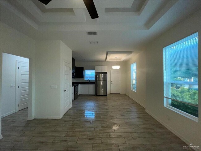 Building Photo - 11 Valeria St