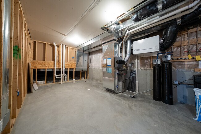 Building Photo - 15141 Emory Cir