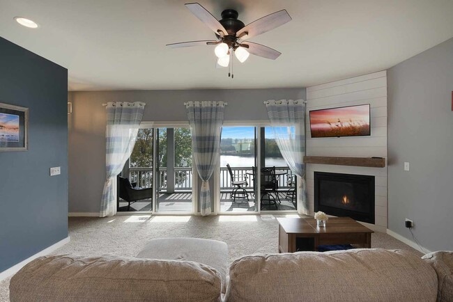 Building Photo - 5 River Row