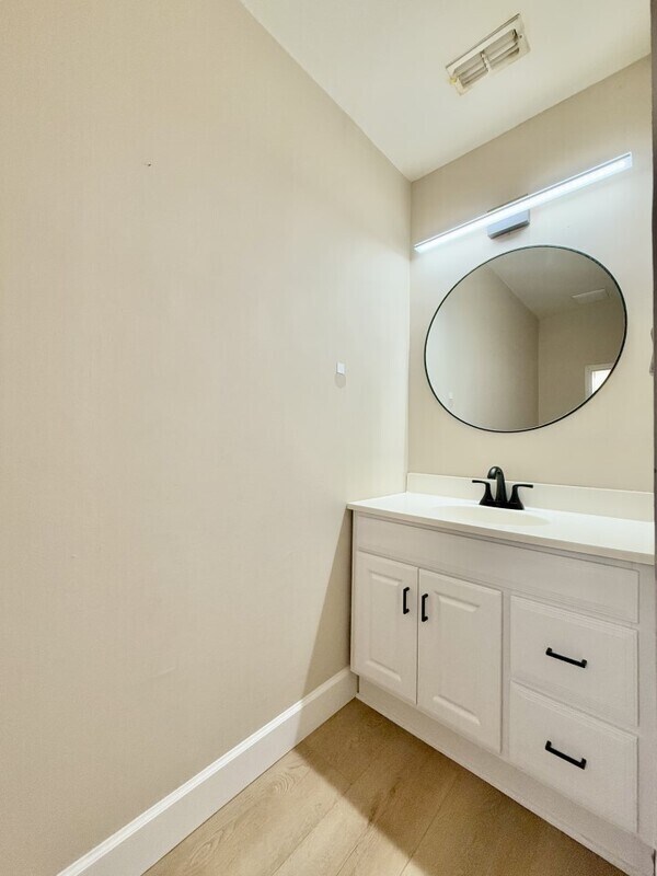 Building Photo - 817 Fairwood Forest Dr