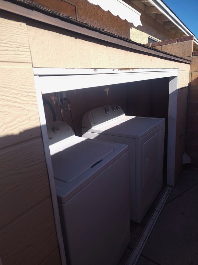 Building Photo - Private Studio for Rent in East Simi Valle...