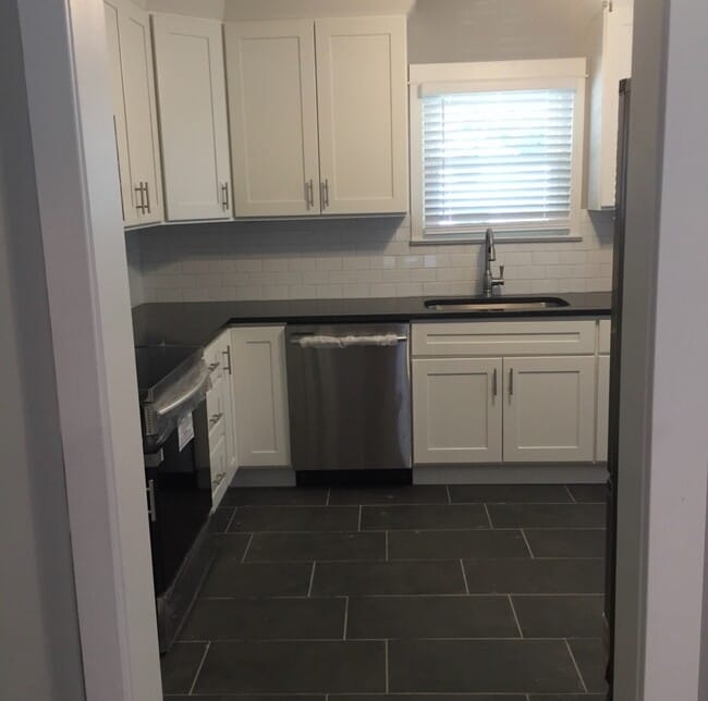 Building Photo - Modern remodeled home in Emmaus.