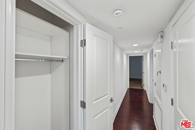 Building Photo - 1616 S Westgate Ave