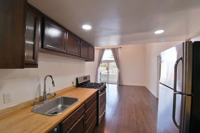 Building Photo - 7929 Blackburn Ave