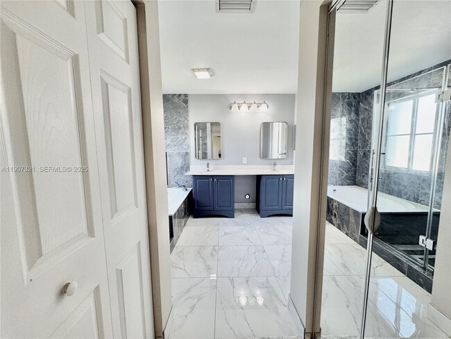 Building Photo - 4383 Laurel Ridge Cir