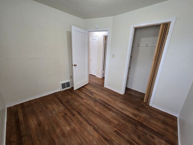 Building Photo - Spokane Valley Home Available Now!