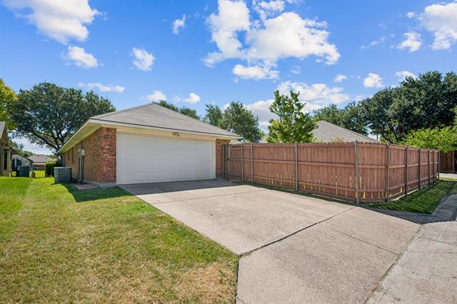 Building Photo - 4203 Meadow Ridge Dr