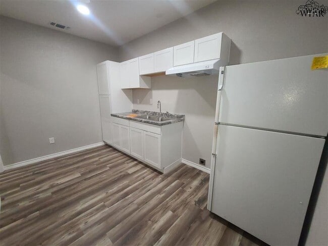 Building Photo - 2000 Fillmore St