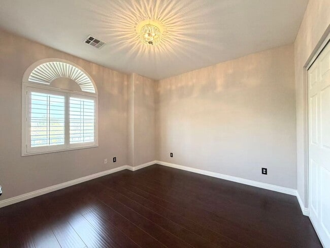 Building Photo - Wonderful corner lot home features 4 bedrooms and 3 full bathrooms